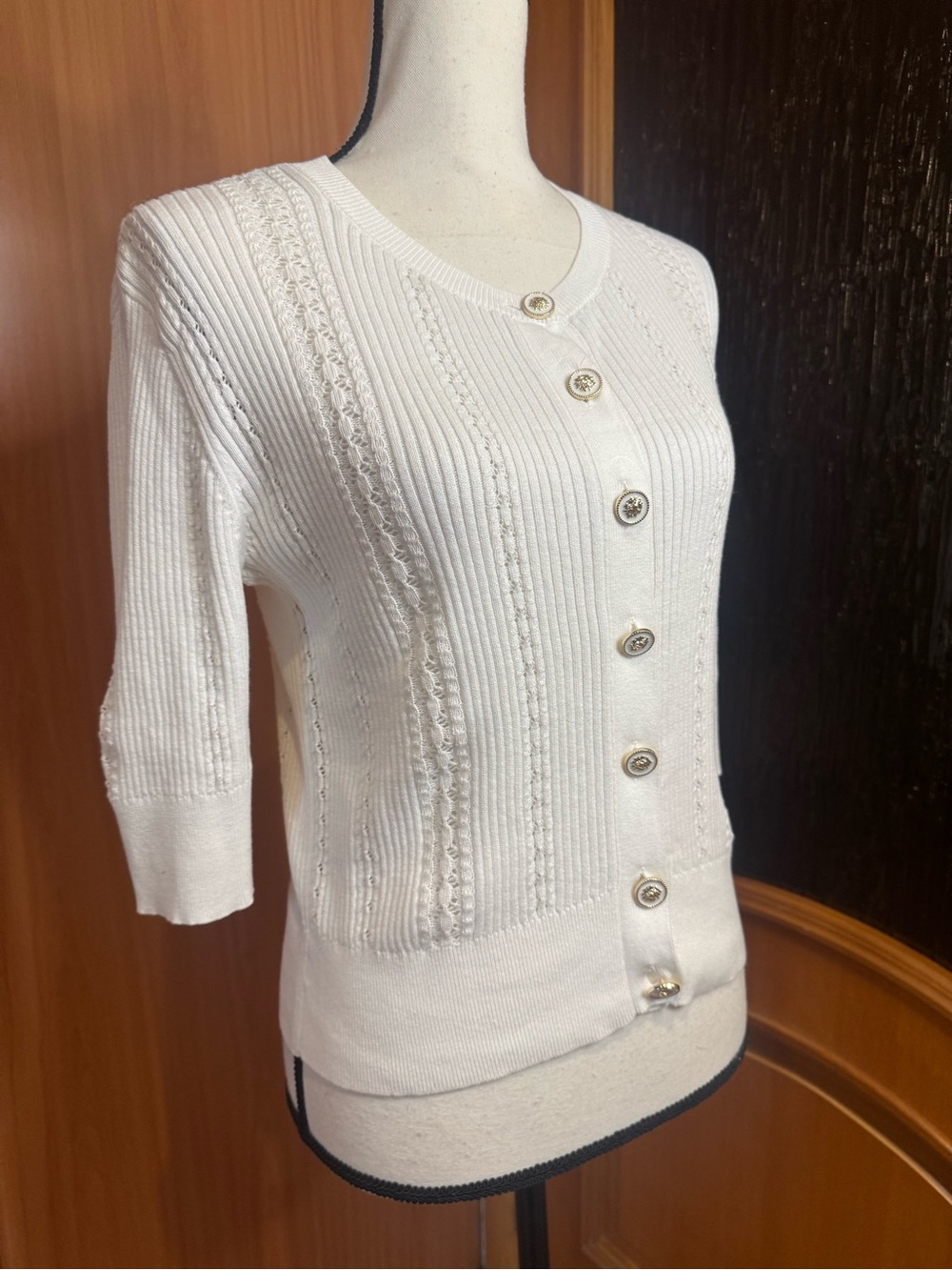 CHANEL White Button-Front Knit Cardigan top sz 8 - Picture 5 of 16